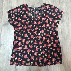 Beautiful NWOT Fun & Flirt XS Flower Blouse RN#116696